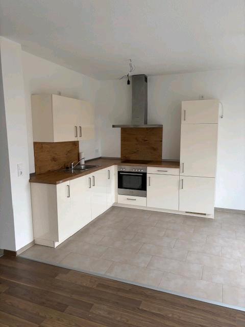 Sehr gepflegte 3-Zimmer-Wohnung mit Balkon und Tiefgaragenplatz zimmer