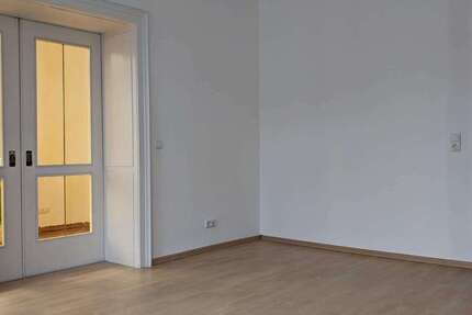 Haus zum Kaufen in Aschaffenburg 990.000 € 357 m² 12 zimmer