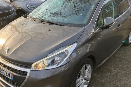 Peugeot 208 125.000 km 5.950 &euro; Hofheim am Taunus 65719