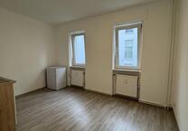 Renovierte gemütliche 1 Zi. Wohnung mit Duschbad, Pantry Küche und Laminat in ruhiger Wohngegend