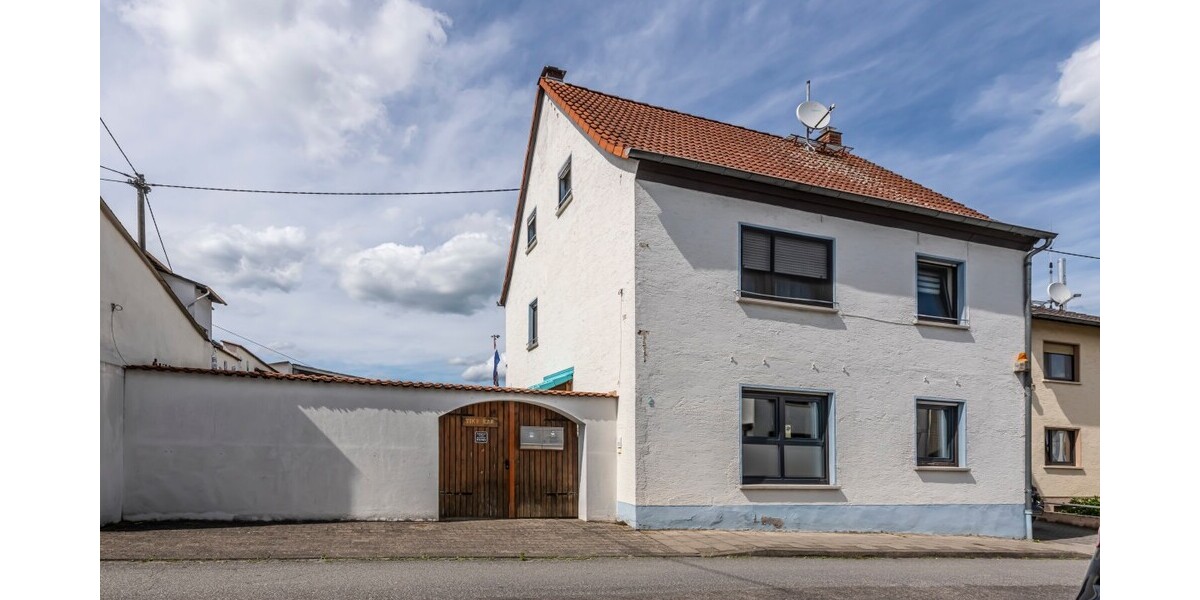 Hofheim: Sanierte Hofreite mit Gewerbefläche als Kapitalanlage im Herzen von Wallau - Einfamilienhaus Hofheim | Angebot:23779511