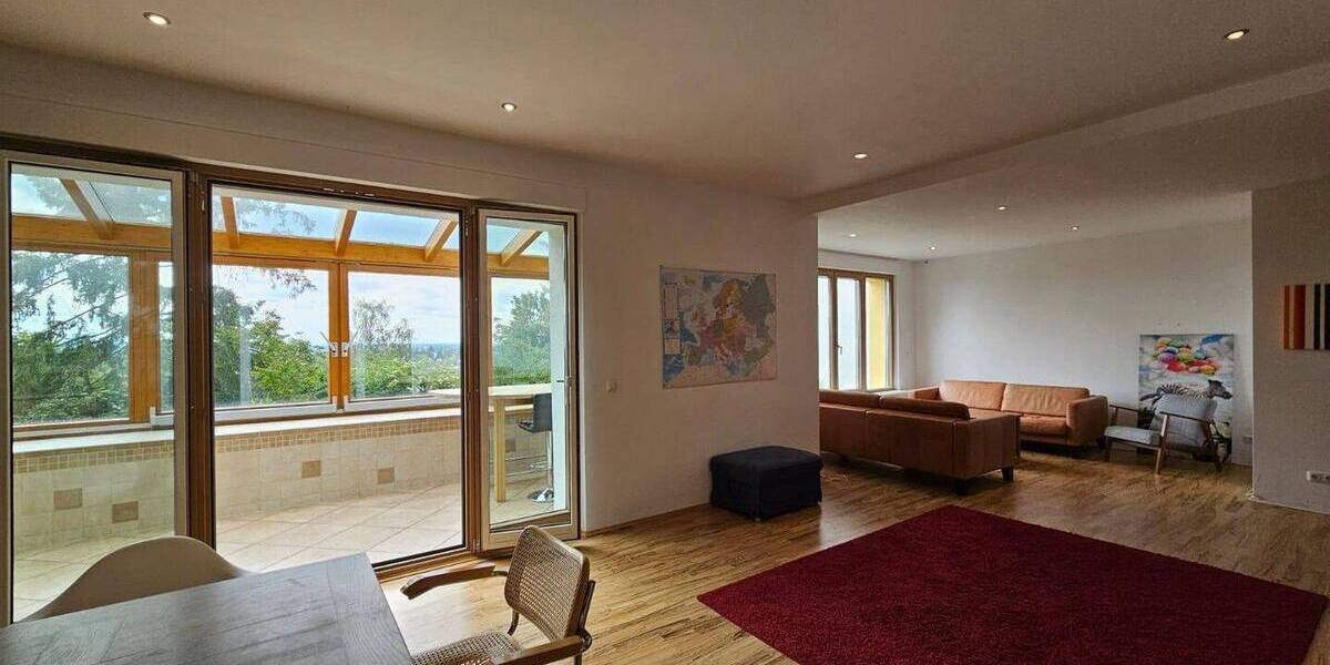 Einfamilienhaus Hofheim - 9 Zimmer, 320 m&sup2;, 4.250&euro; | Angebot:26616851