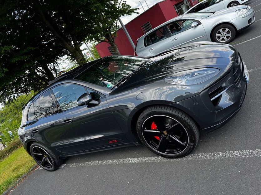 Porsche Macan 49.000 km 68.500 € Frankfurt am Main 60323