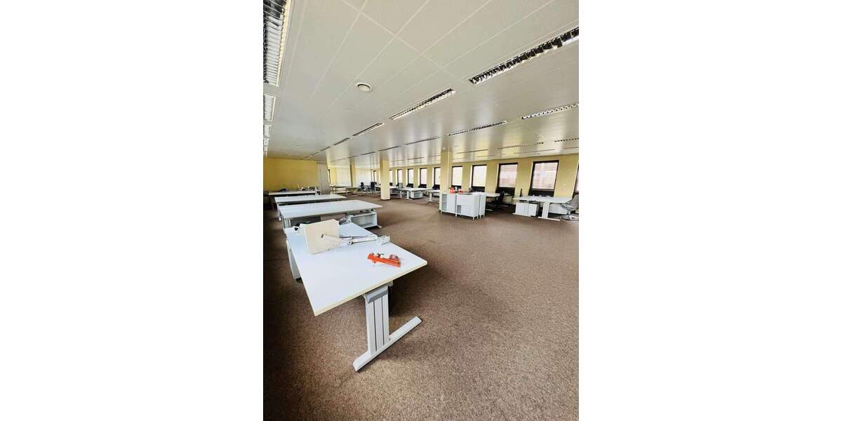 Investmentchance bei Frankfurt: Gewerbegebäude für Büro, Klinik oder Pflege 6 zimmer