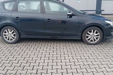 Hyundai i30 312.000 km 2.450 &euro; Hanau 63452