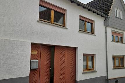 Haus Schöneck - 8 Zimmer, 140 m&sup2;, 1.500&euro; | Angebot:26253883