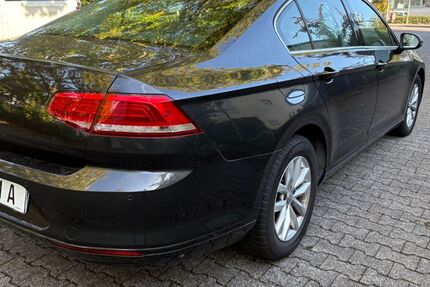 VW Passat 245.725 km 12.495 € Frankfurt am Main 60389