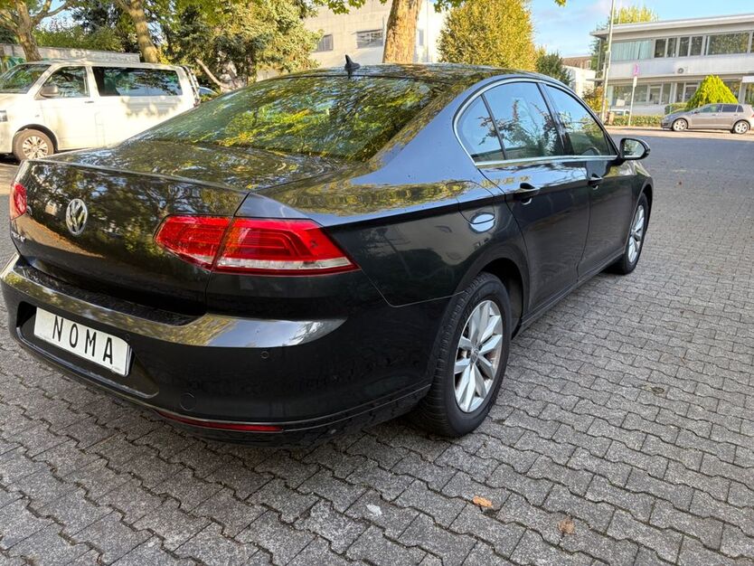 VW Passat 245.725 km 12.495 € Frankfurt am Main 60389