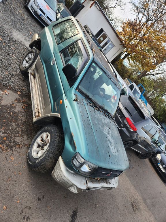 Mitsubishi Pajero 248.000 km 7.400 € Frankfurt am Main 65929