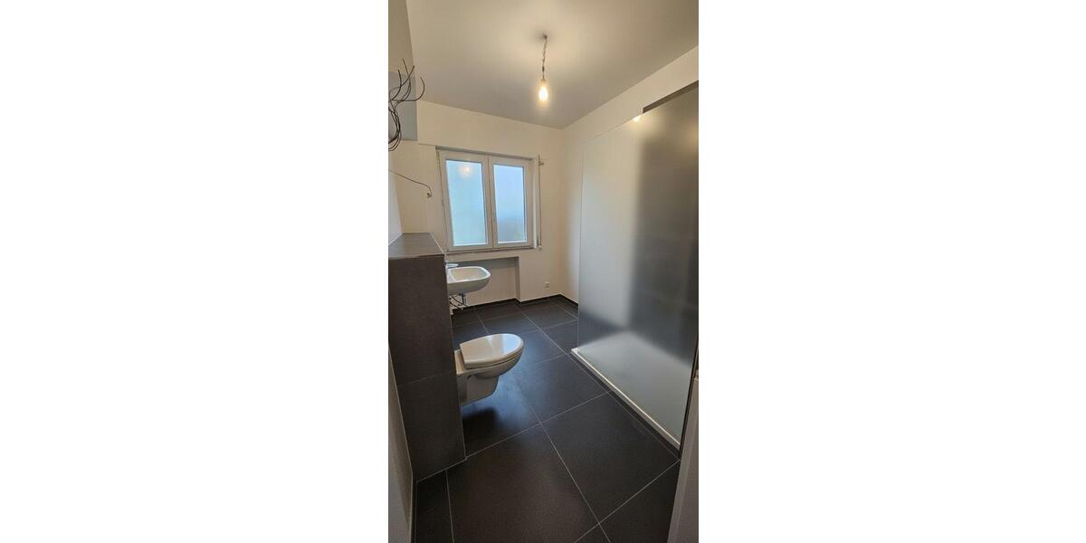 Frisch sanierte, sonnige 2-Zimmer-Wohnung mit Süd-Loggia & TG-Stellplatz – ruhig & zentral 2 zimmer