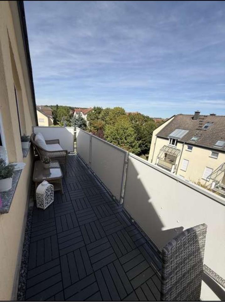 Teilmöblierte 2-Zimmer-Wohnung mit Balkon und EBK, Langenselbold zimmer