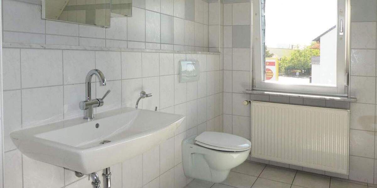 AUMÜLLER-Immobilien - Sympathische DHH mit Nebengebäude und sonnigere Hoffläche als Mietobjekt 4 zimmer