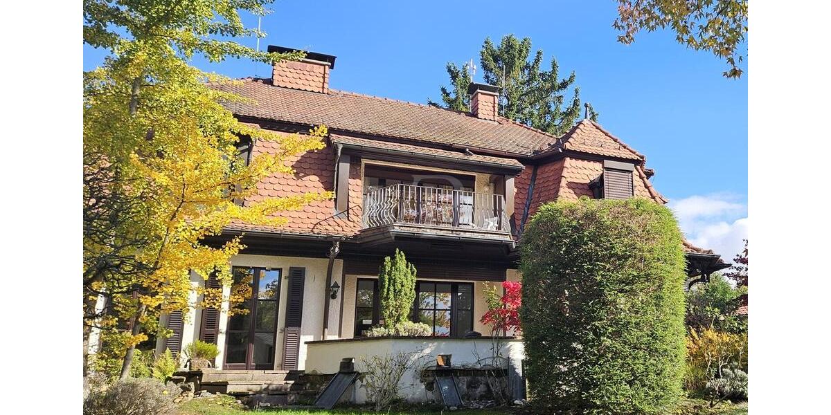 VON POLL - BAD HOMBURG: Charmante Villa mit gepflegtem Garten in ruhiger Lage in Bad Homburg 5 zimmer