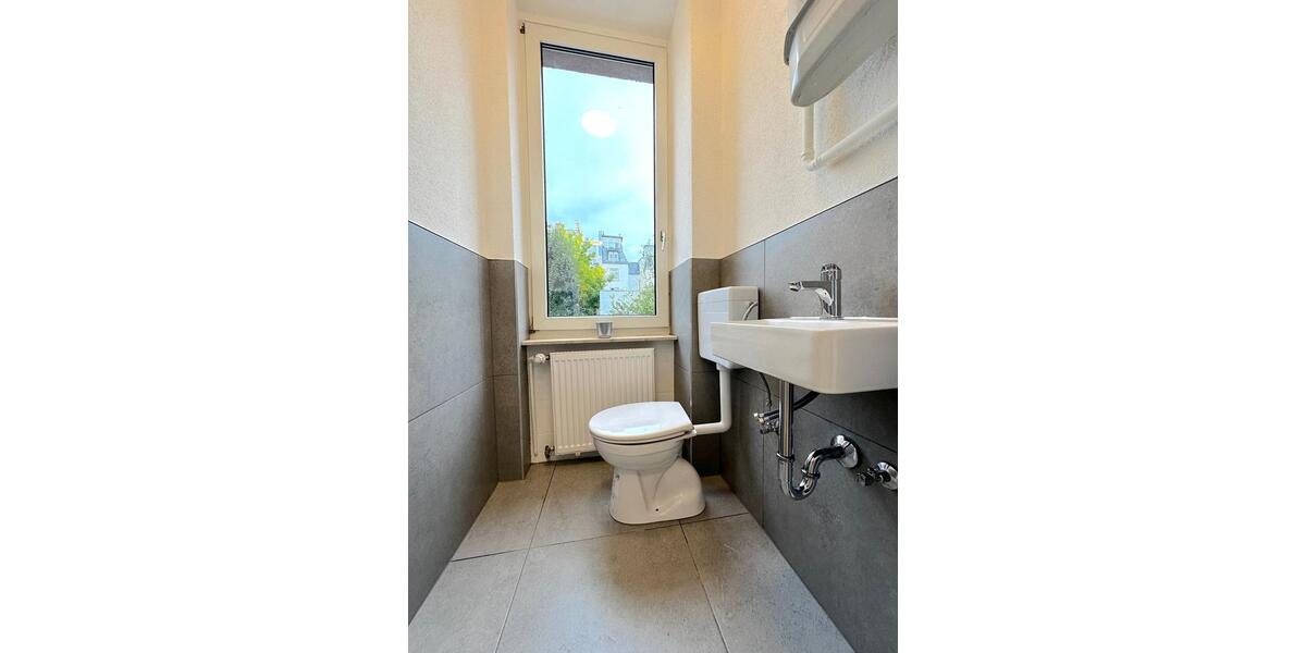 Neu renovierte WG-Zimmer – 2 Zimmer sofort verfügbar –in Frankfurt am Main 5 zimmer