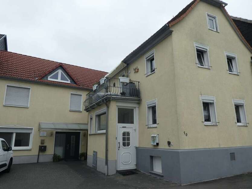 Haus zum Kaufen in Niddatal 330.000 € 290 m² 10 zimmer