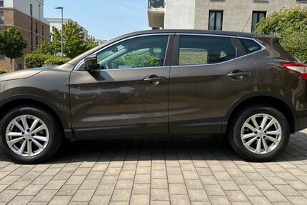 Nissan Qashqai 143.742 km 9.900 € Frankfurt 60598
