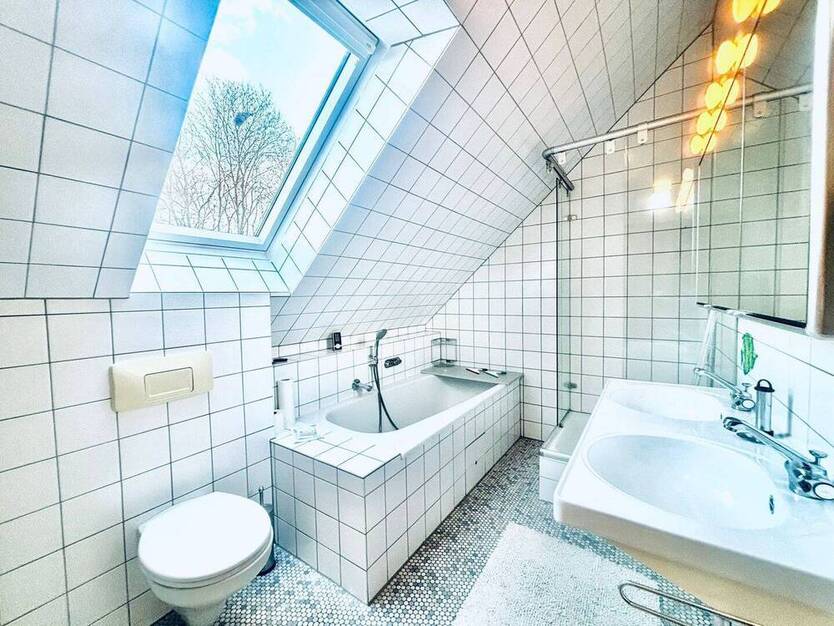AS ImmobilieN: Charming Single-Family Home with Separate ApartmentOffice in Rüsselsheim Bauschheim