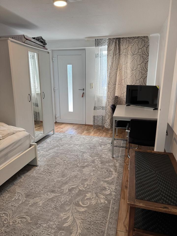 Schöne kleine Wohnung mit Küche und Bad zur Vermietung Miete Kurz