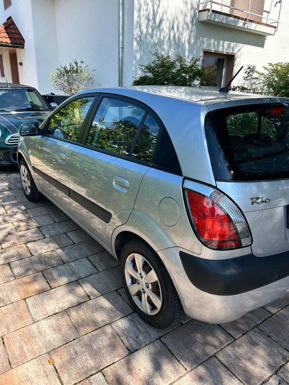 Kia Rio 107.500 km 3.750 € Seligenstadt 63500