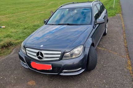 Mercedes-Benz 220 236.000 km 7.999 € Rodenbach 63517