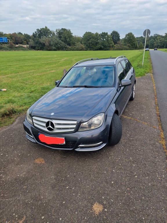 Mercedes-Benz 220 236.000 km 7.999 € Rodenbach 63517