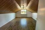 Stilvolle, neuwertige 2,5 -Zimmer-Dachgeschoss-Wohnung