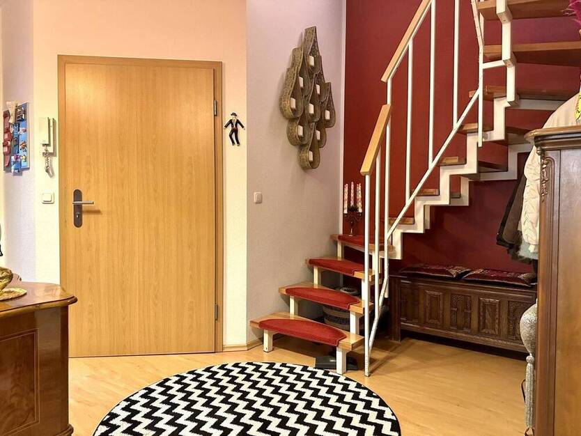 Einziehen und wohlfühlen! - 2 Familienhaus inkl. Garage - gesuchte Wohnlage 6 zimmer