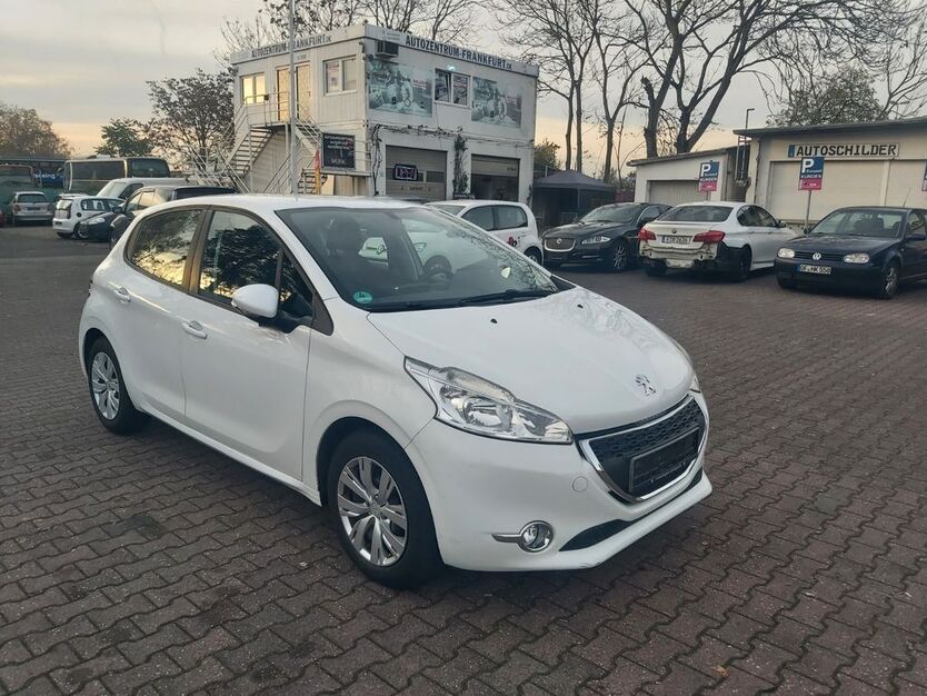 Peugeot 208 64.190 km 4.590 € Frankfurt 60486