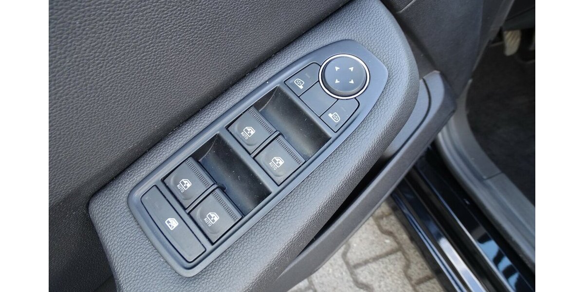 Renault Clio 1,0l Evolution Navi Rückfahrkamera, Einparkhi 31.015 km 12.490 &euro; Rodgau 63110