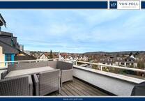 Großzügiges Haus im Haus mit Fernblick, Dachterrasse, Kamin, EBK, Garage u.v.m.