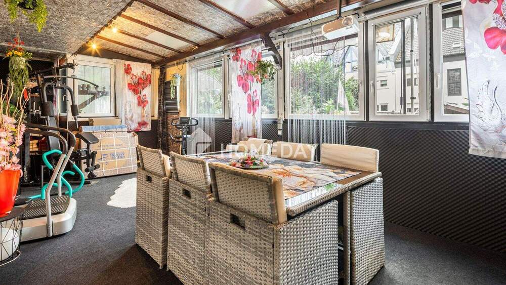 Zweifamilienhaus mit 210 m² Wohnfläche, Wintergärten, Loggia und gepflegtem Gartenparadies 1 zimmer