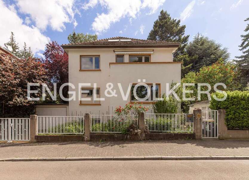 Haus zum Kaufen in Frankfurt am Main 1.350.000 € 190 m²