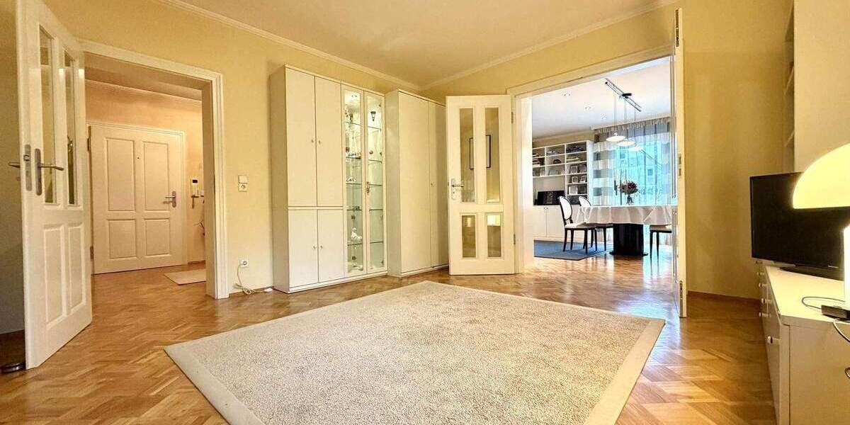 Rarität in gesuchtem Wohngebiet - Stilvoll sanierter Altbau - Buchraingebiet! 9 zimmer