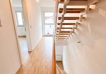 Soo viele Möglichkeiten: fast 200m² auf vier Ebenen + Garten + Garage für die ganze Familie