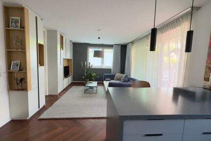 Seniorengerechte 3-Zi-ETW mit Designermöbeln und eigenem Garten! 3 zimmer