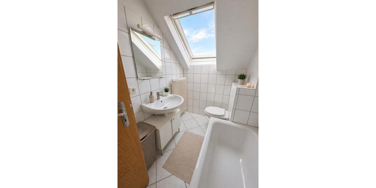 Dachgeschoßwohnung Hofheim am Taunus - 3 Zimmer, 65 m&sup2;, 900&euro; | Angebot:26250157