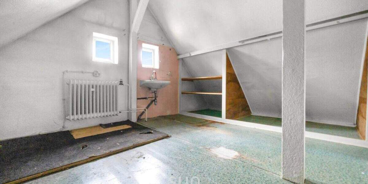 GRUNDSTÜCK MIT PERSPEKTIVE IN BESTLAGE FRIEDRICHSDORF - Nahe S-Bahn, Abriss oder Entwicklung zimmer