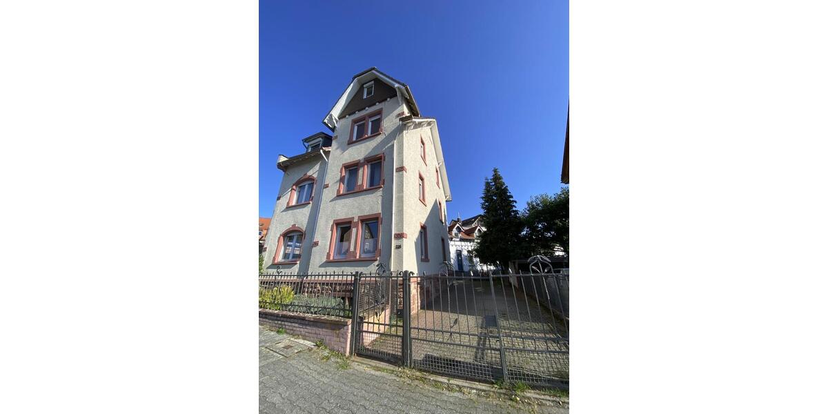 Historisches Haus der Jahrhundertwende mit drei hellen Wohnungen 10 zimmer