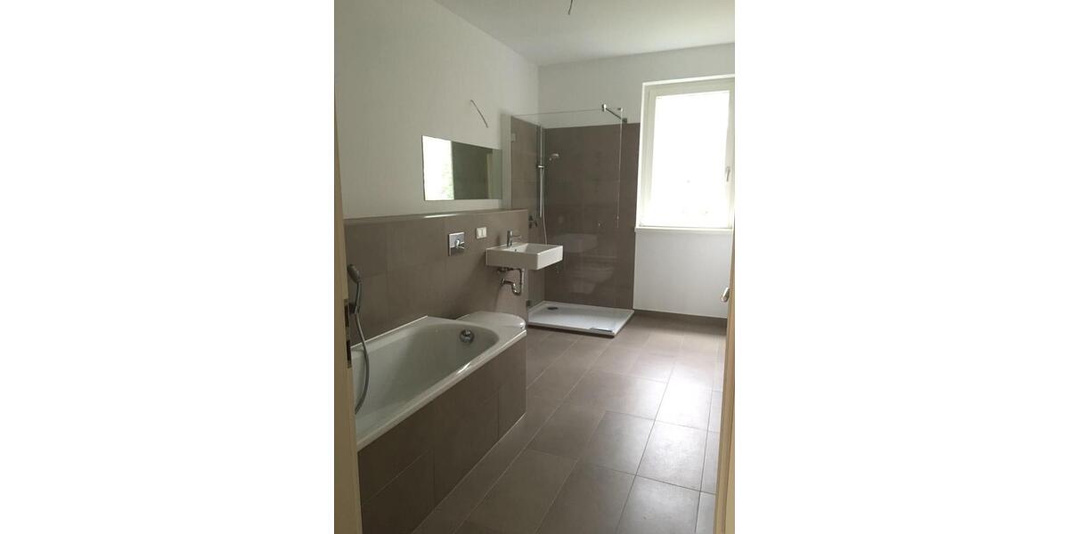 Etagenwohnung Offenbach am Main Hafen - 3 Zimmer, 79 m&sup2;, 1.980&euro; | Angebot:26207343