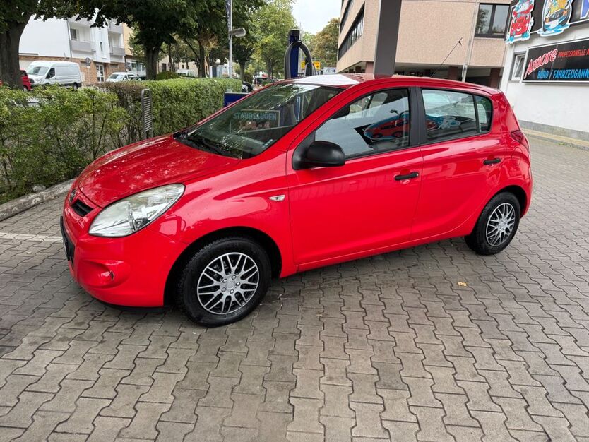 Hyundai i20 112.077 km 2.499 € Frankfurt 60487
