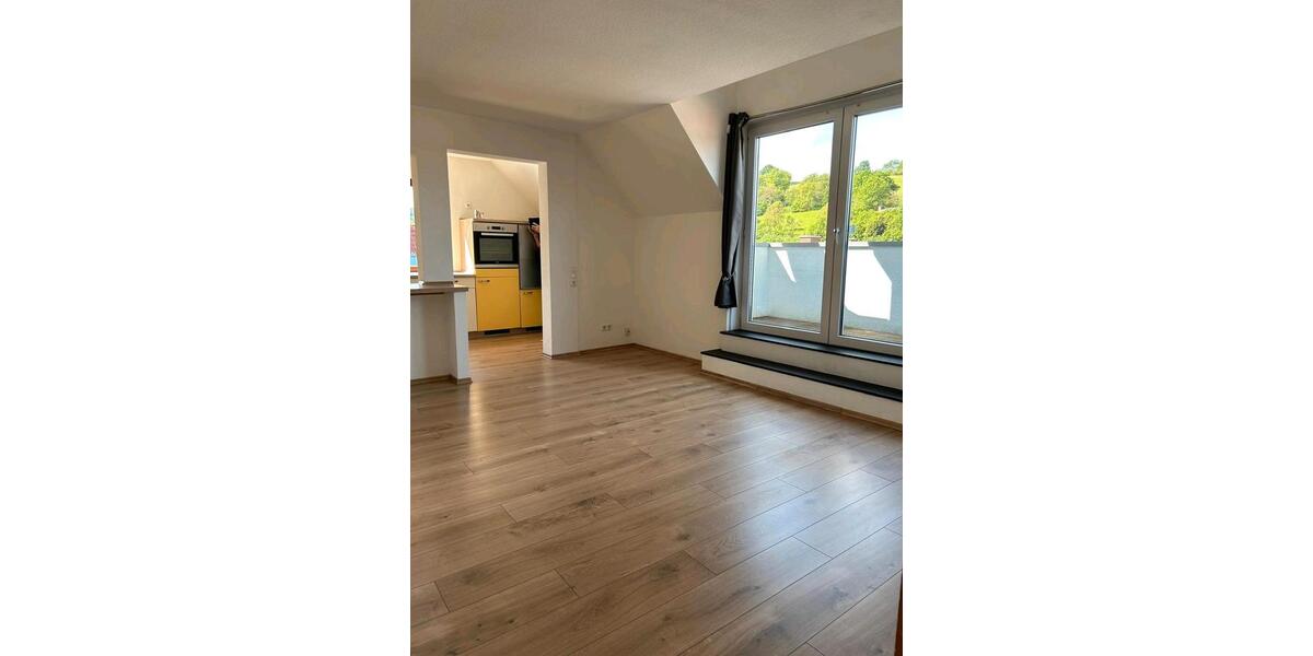 Dachgeschoßwohnung Aschaffenburg Damm - 3 Zimmer, 80 m&sup2;, 700&euro; | Angebot:26610680