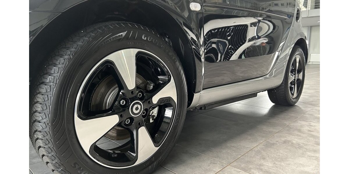 Smart ForTwo EQ CABRIO EXCLUSIVE-22KW-RÜCKFAHRKAMERA! 13.660 km 18.249 &euro; Groß-Umstadt 64823