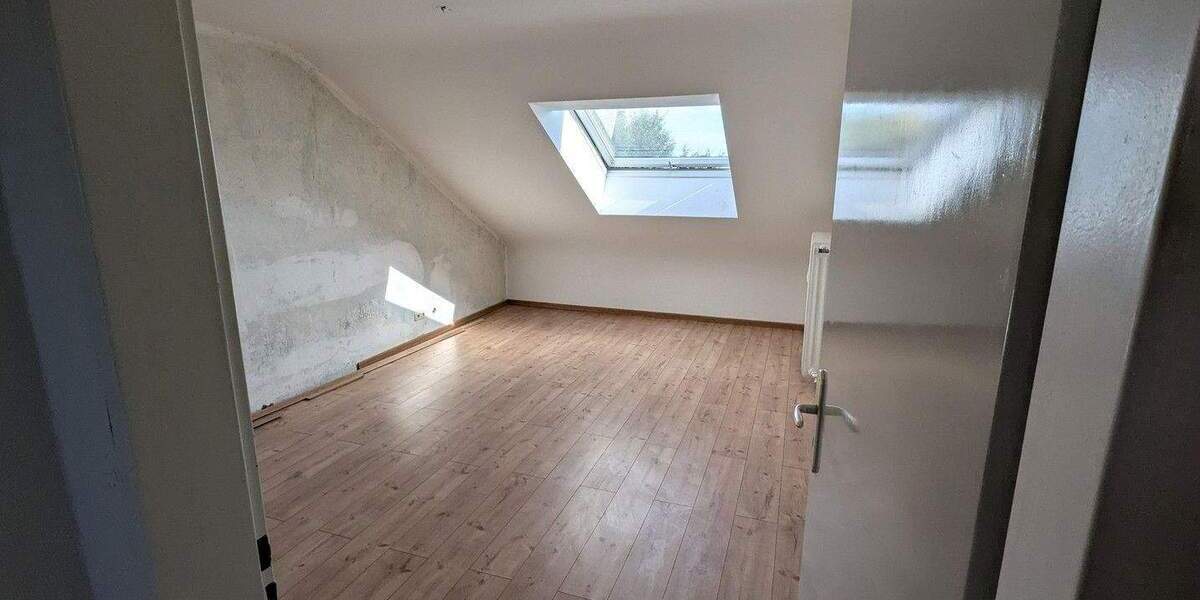 Schöne 3 Zimmer Dachgeschosswohnung 3 zimmer