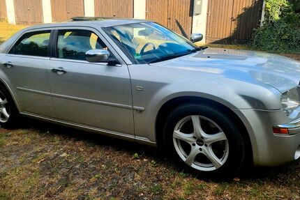 Chrysler 300C 128.000 km 8.500 &euro; Heddernheim 60439