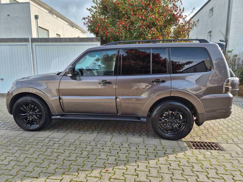 Mitsubishi Pajero 203.000 km 22.650 € Frankfurt am Main 60438