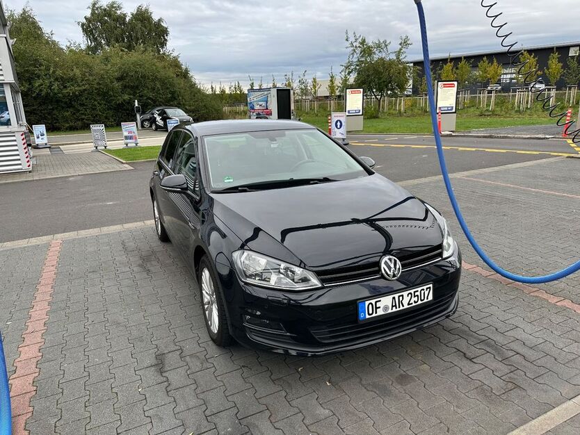 VW Golf 127.000 km 9.000 € Offenbach am Main 63073