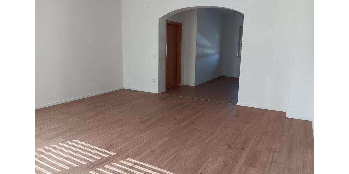 Etagenwohnung Aschaffenburg Damm - 3.5 Zimmer, 89 m&sup2;, 900&euro; | Angebot:26549939