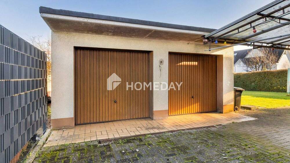 Gepflegtes MFH mit PV, Wallbox, Garagen, Balkonen & Ausbaupotenzial in ruhiger Lage 1 zimmer