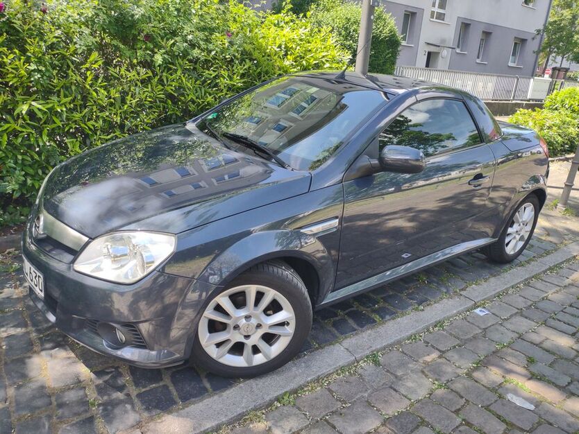 Opel Tigra 156.800 km 3.900 € Frankfurt 60385