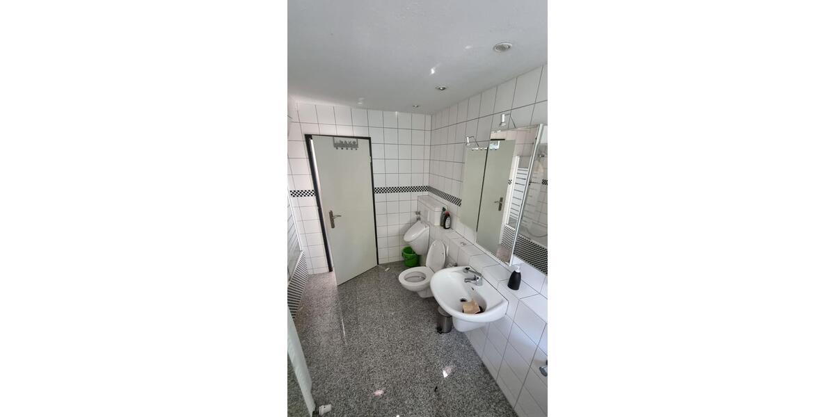 Geräumige und neuwertige 2-Zimmer-DG-Wohnung mit Balkon und Einba 2 zimmer